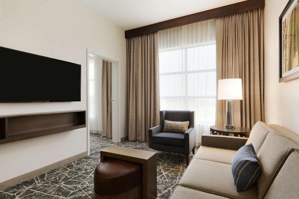 Two-Room King Suite - Hearing Access room - Image 2