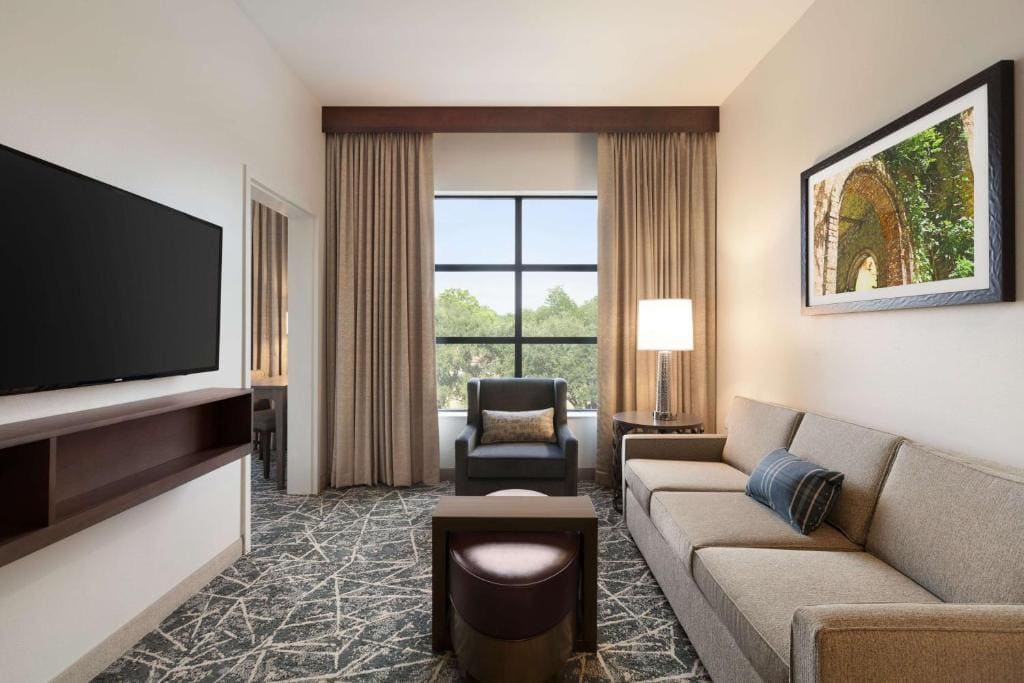 Two-Room Suite with Two Queen Beds room - Image 3