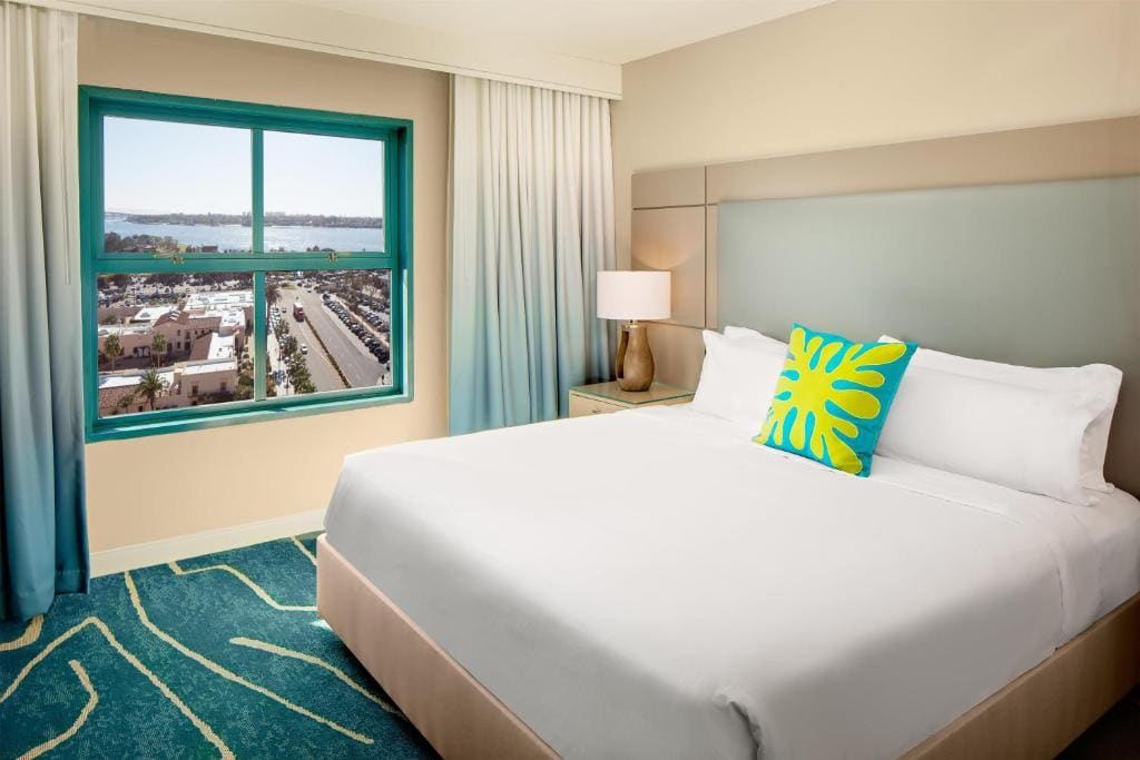 King Suite with Bay View room - Image 1