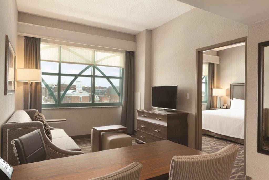 Corner King Suite room - Image 2