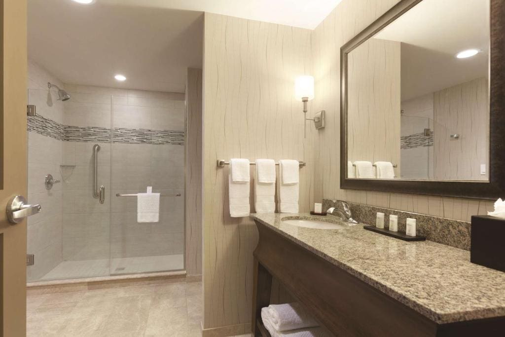 Two-Room Queen Suite with Two Queen Beds room - Image 3