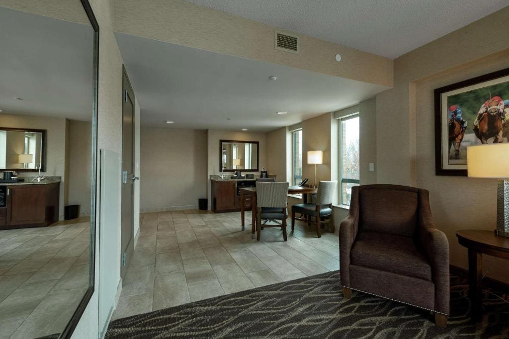 Queen Corner Suite with Two Queen Beds room - Image 1