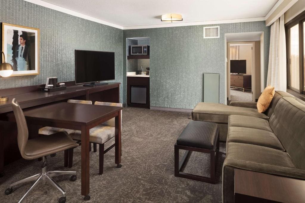 Corner King Suite room - Image 2