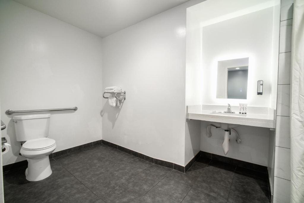 Deluxe King Room room - Image 1
