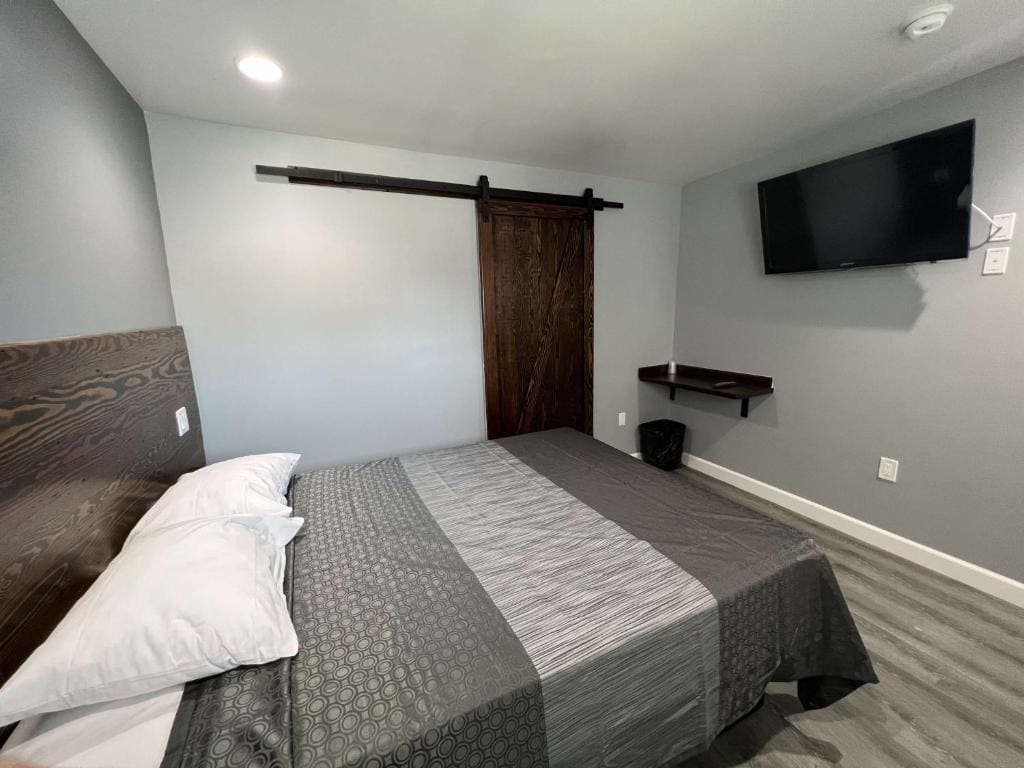 Deluxe Queen Room room - Image 2