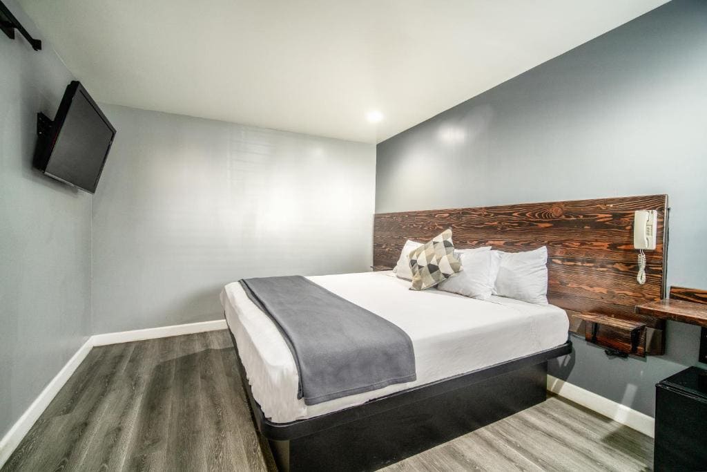 Deluxe Queen Room room - Image 1