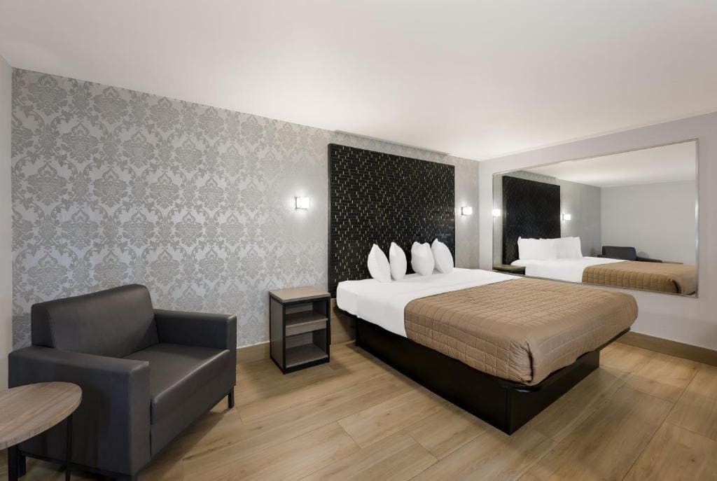 Deluxe King Room room - Image 2
