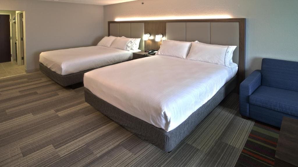 Standard Queen Room with Sofa Bed room - Image 1