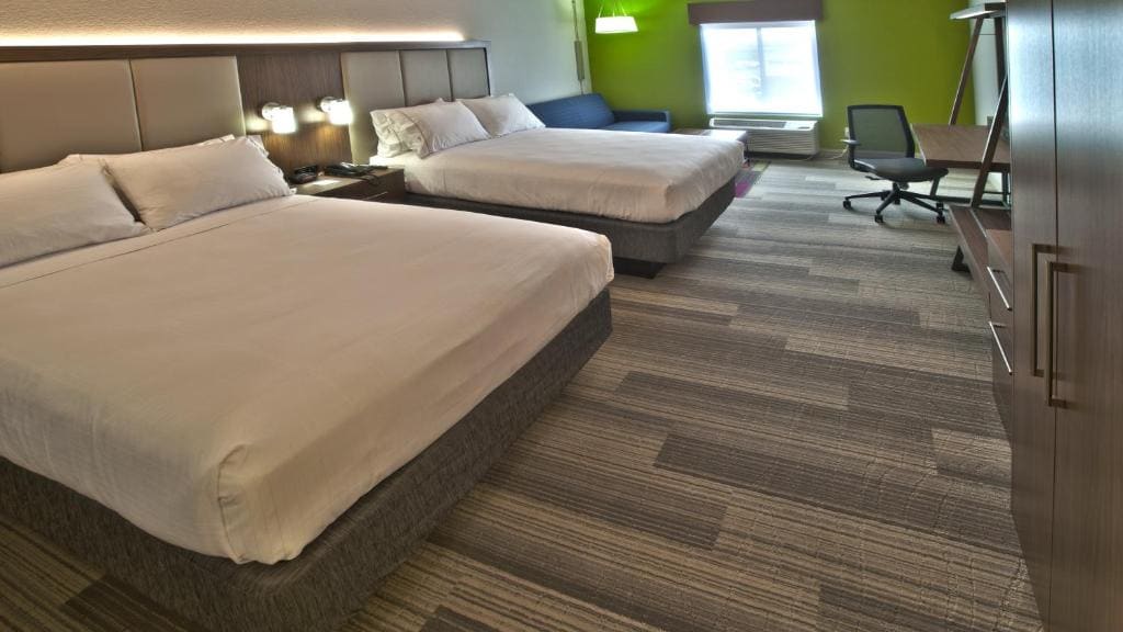 Standard Queen Room with Sofa Bed room - Image 2