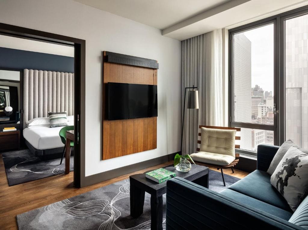 One-Bedroom King Suite with Rain Shower room - Image 1