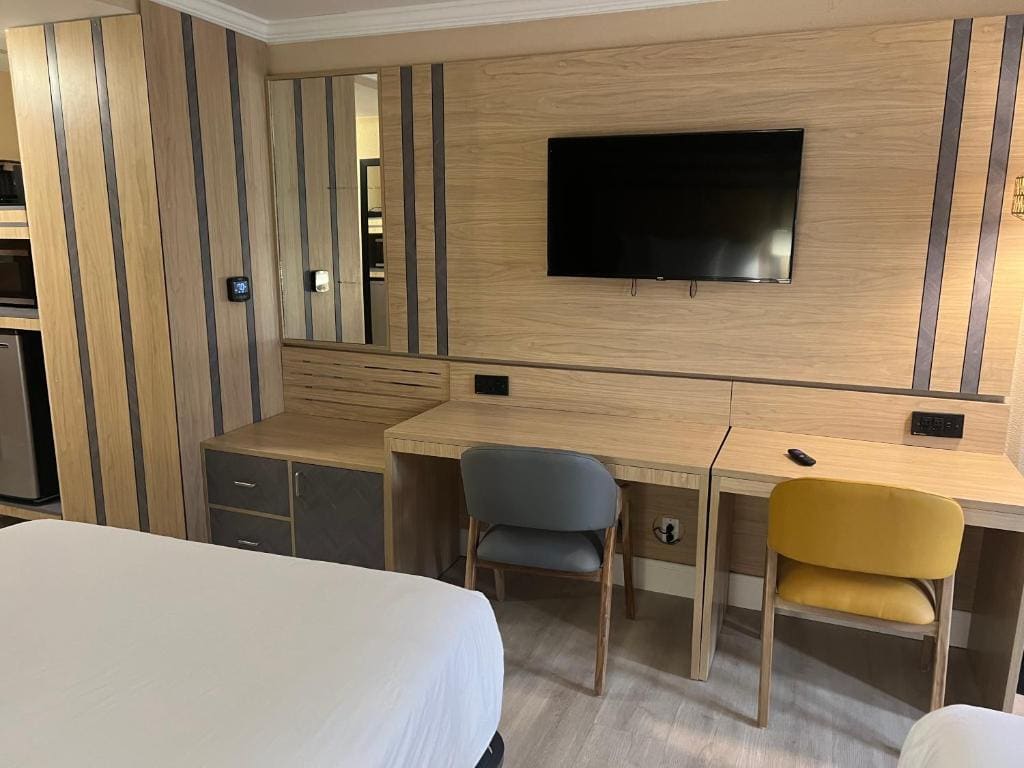 Double Room with Two Double Beds room - Image 2