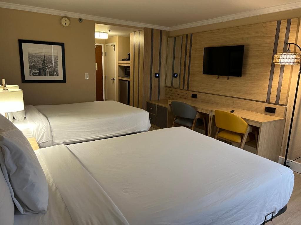 Double Room with Two Double Beds room - Image 3