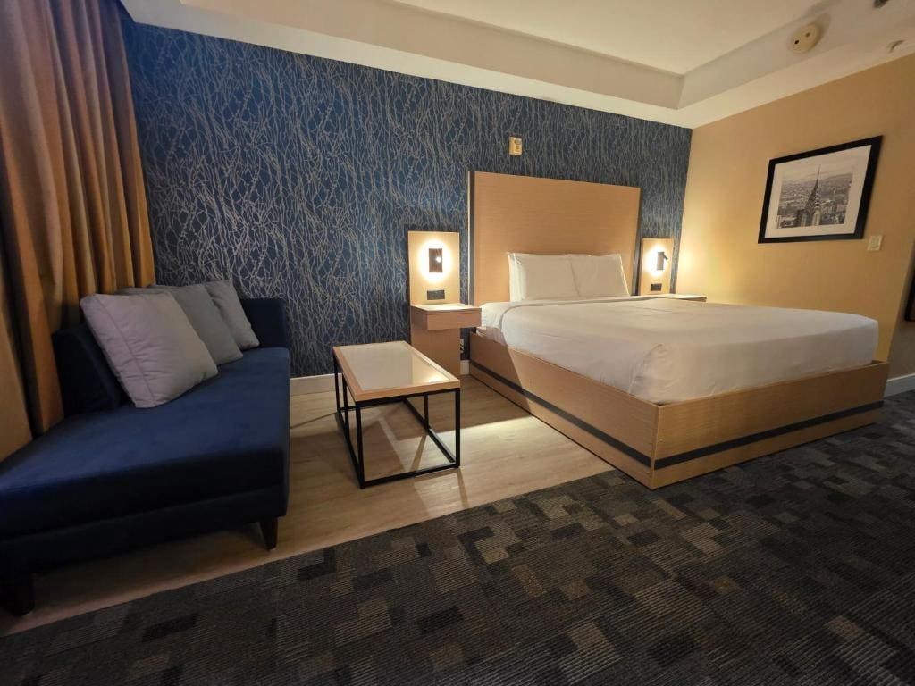 Premier King Room room - Image 2