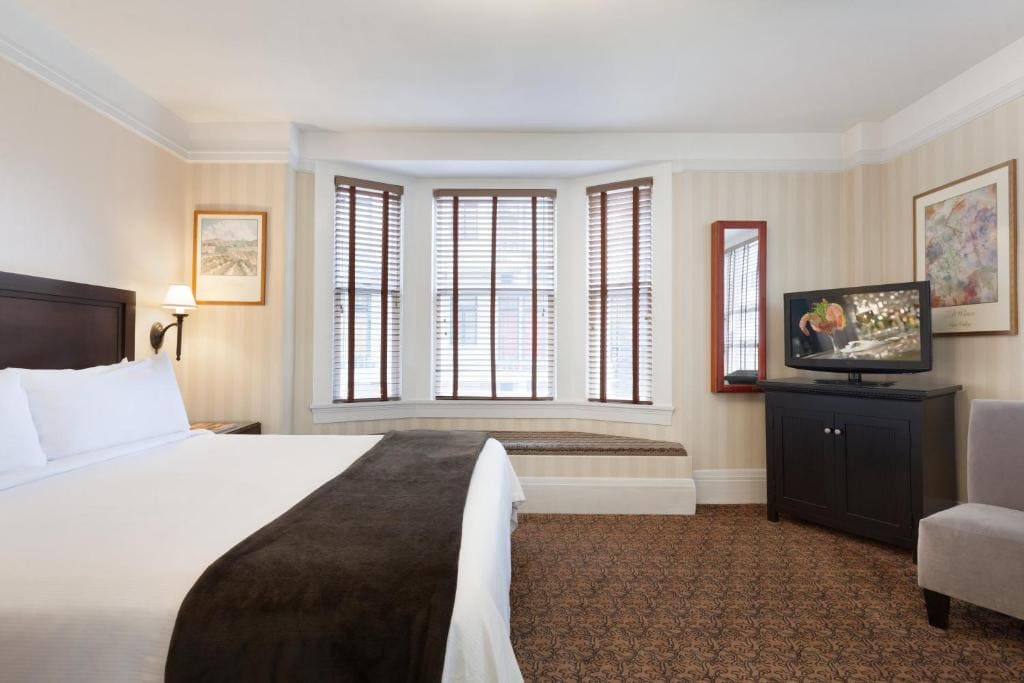 Deluxe Queen Room room - Image 1