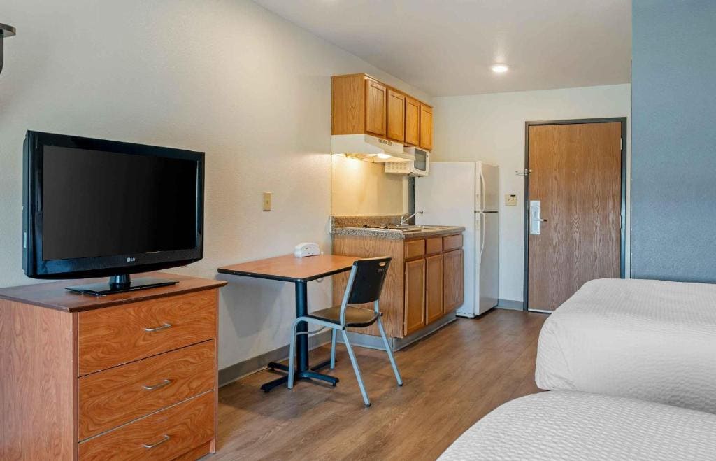 Double Room with Two Double Beds - Non-Smoking room - Image 2