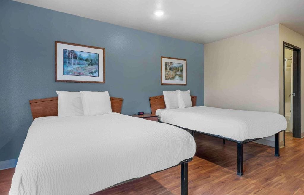 2 Full Beds | Non-Smoking, Kitchen room - Image 3