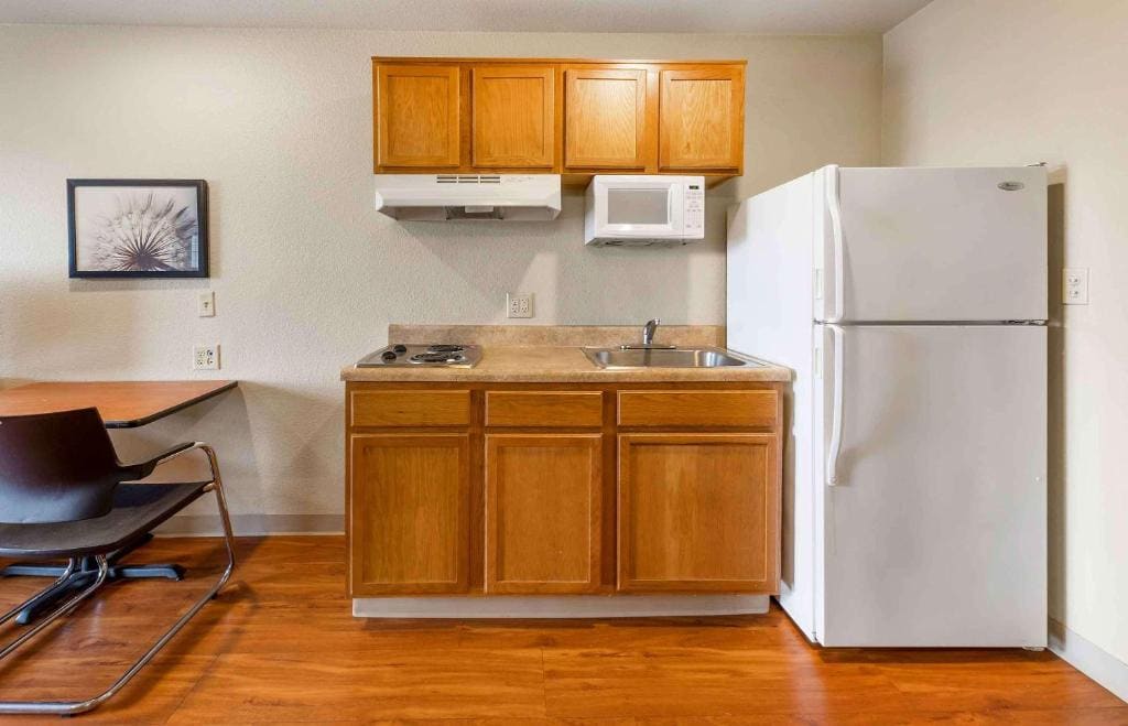 1 Full Bed | ADA/Tub/Non-Smoking/Kitchen room - Image 2