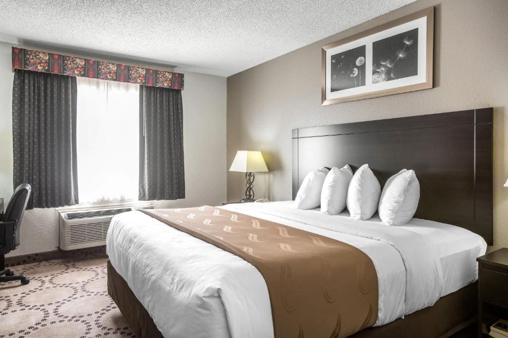 King Room - Accessible/Non-Smoking room - Image 1