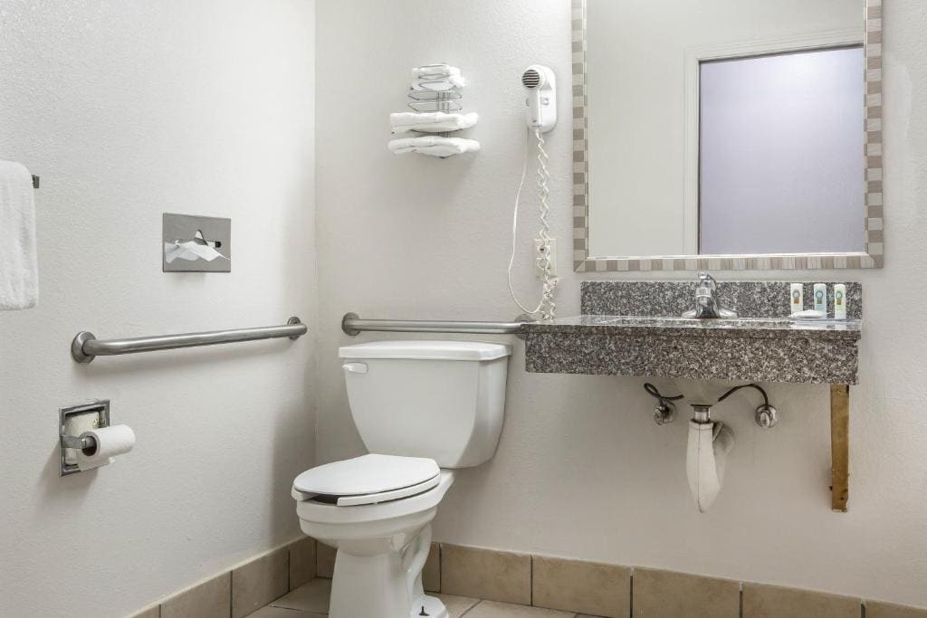 King Room - Accessible/Non-Smoking room - Image 2
