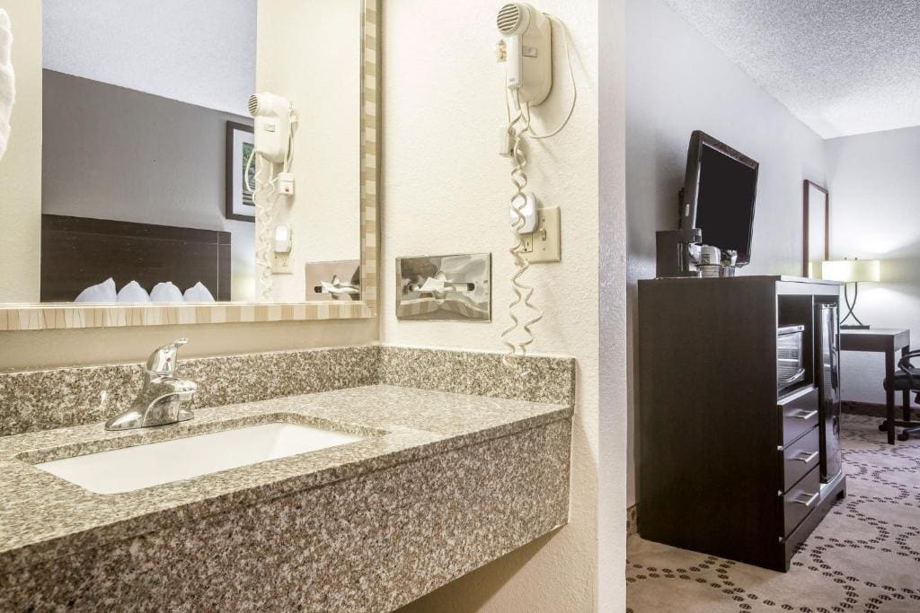 Superior King Suite - Non Smoking room - Image 3