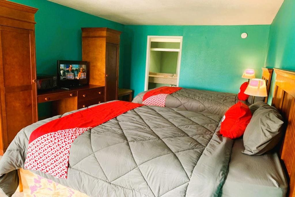 2 Queen Bed room - Image 3
