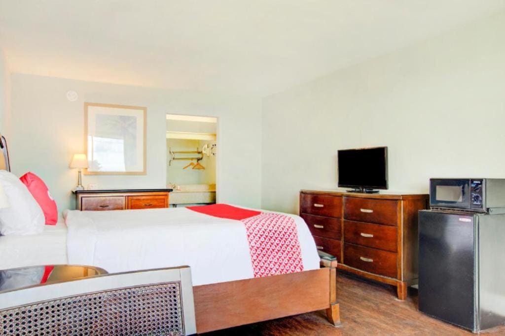 Deluxe King Bed room - Image 1