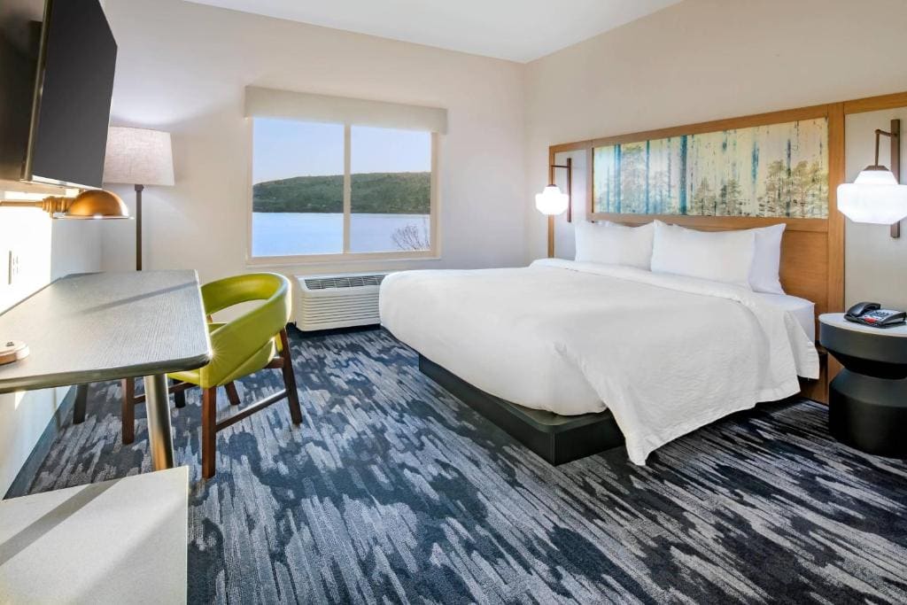 King Room with Lake View room - Image 1