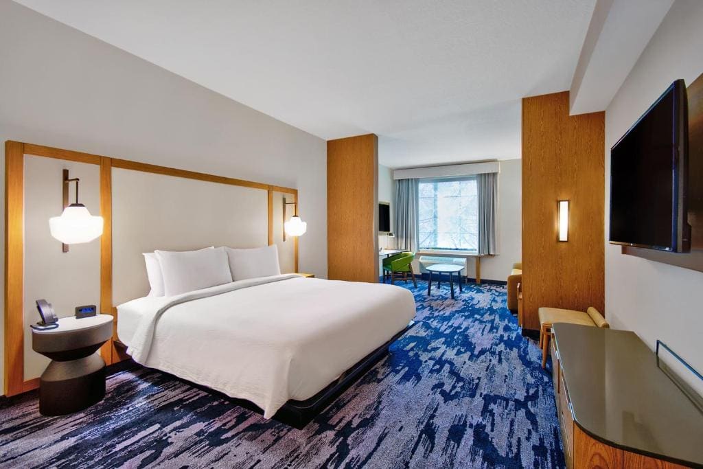 King, Suite with 1 King, Sofa bed room - Image 1