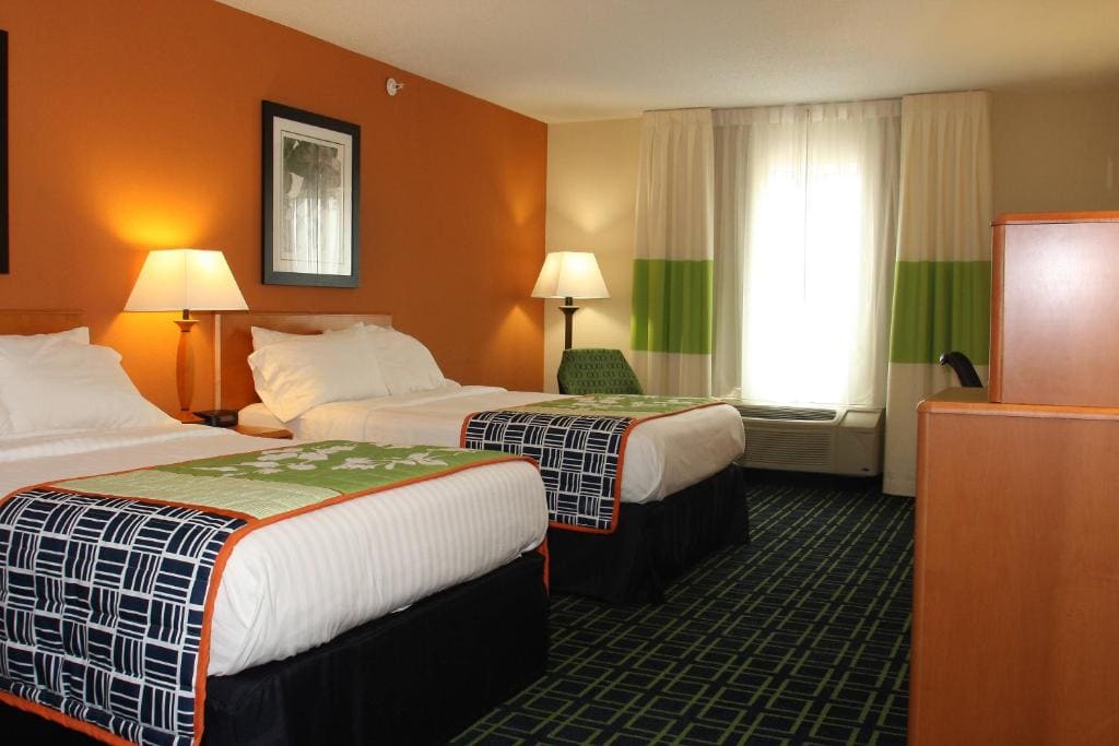 Queen Room with Two Queen Beds room - Image 2