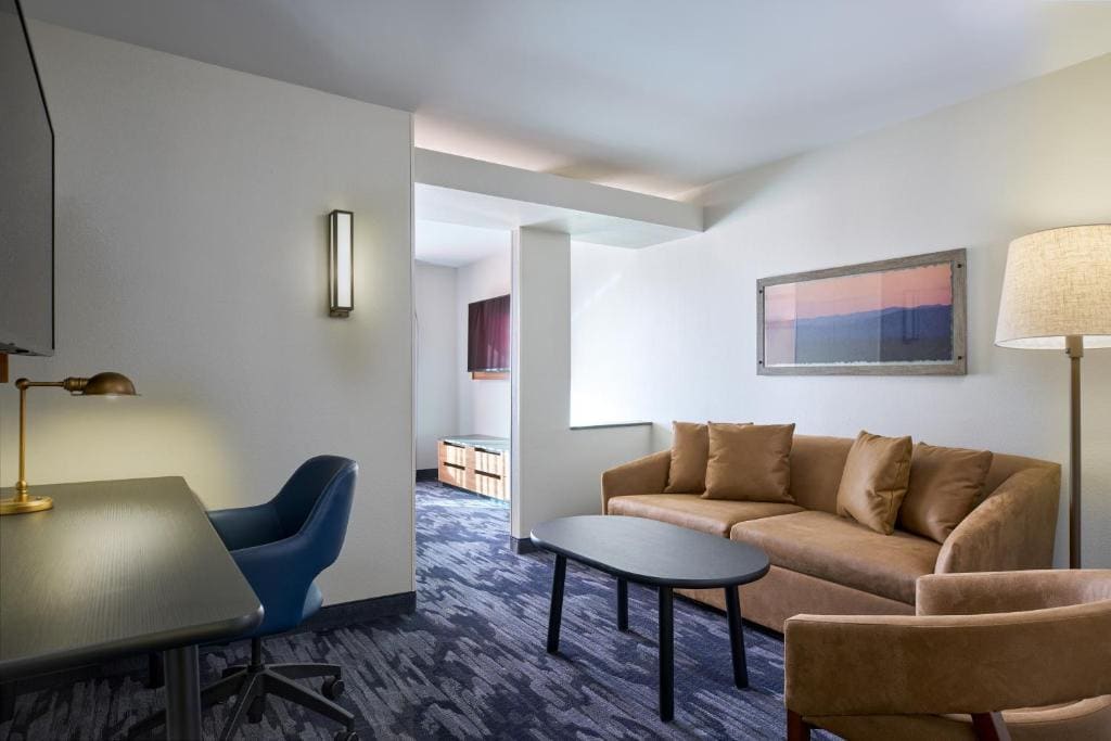 King Studio with Sofa Bed room - Image 2