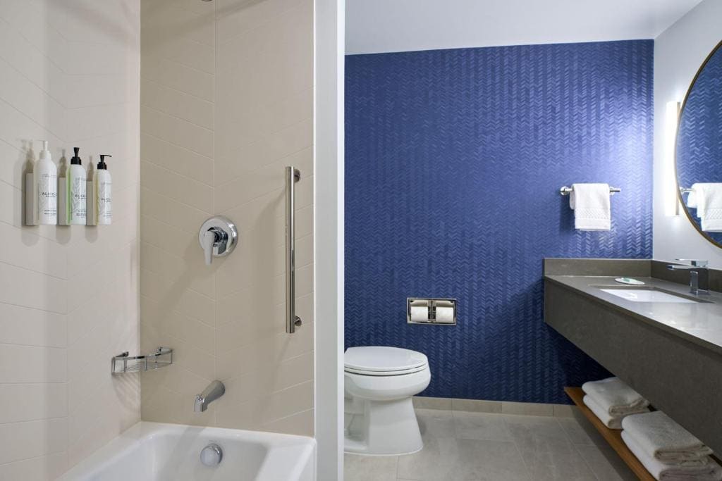 Double Room with Two Double Beds room - Image 3