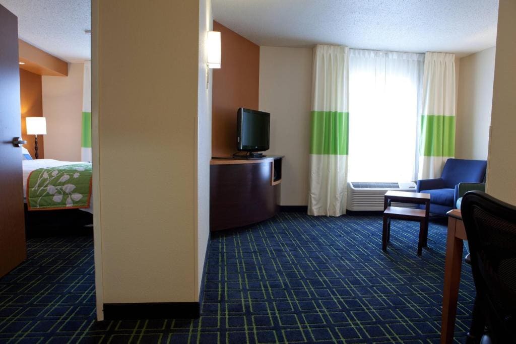 One-Bedroom King Suite with Sofa Bed - Hearing Accessible room - Image 1