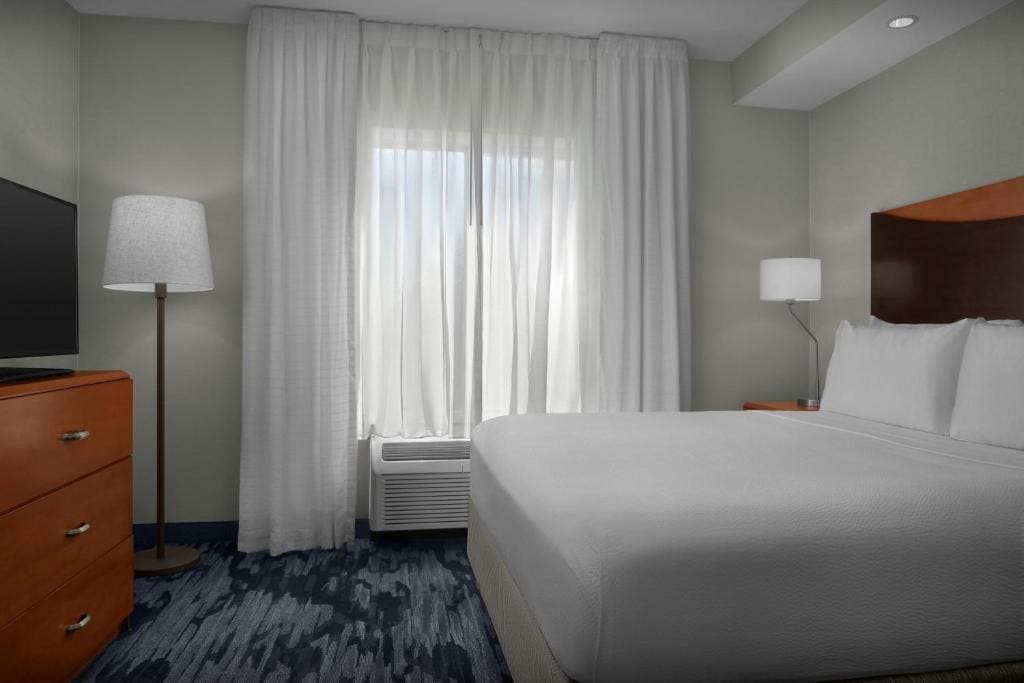 King Suite with Sofa Bed room - Image 3