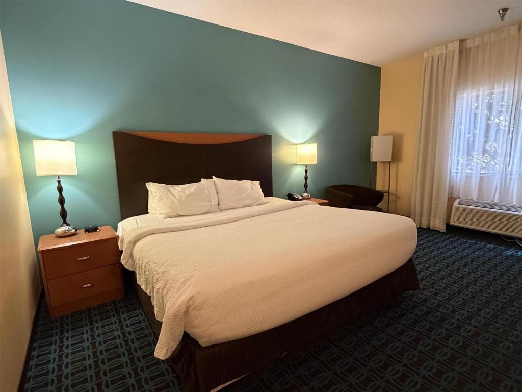 King Room - Non-Smoking room - Image 2