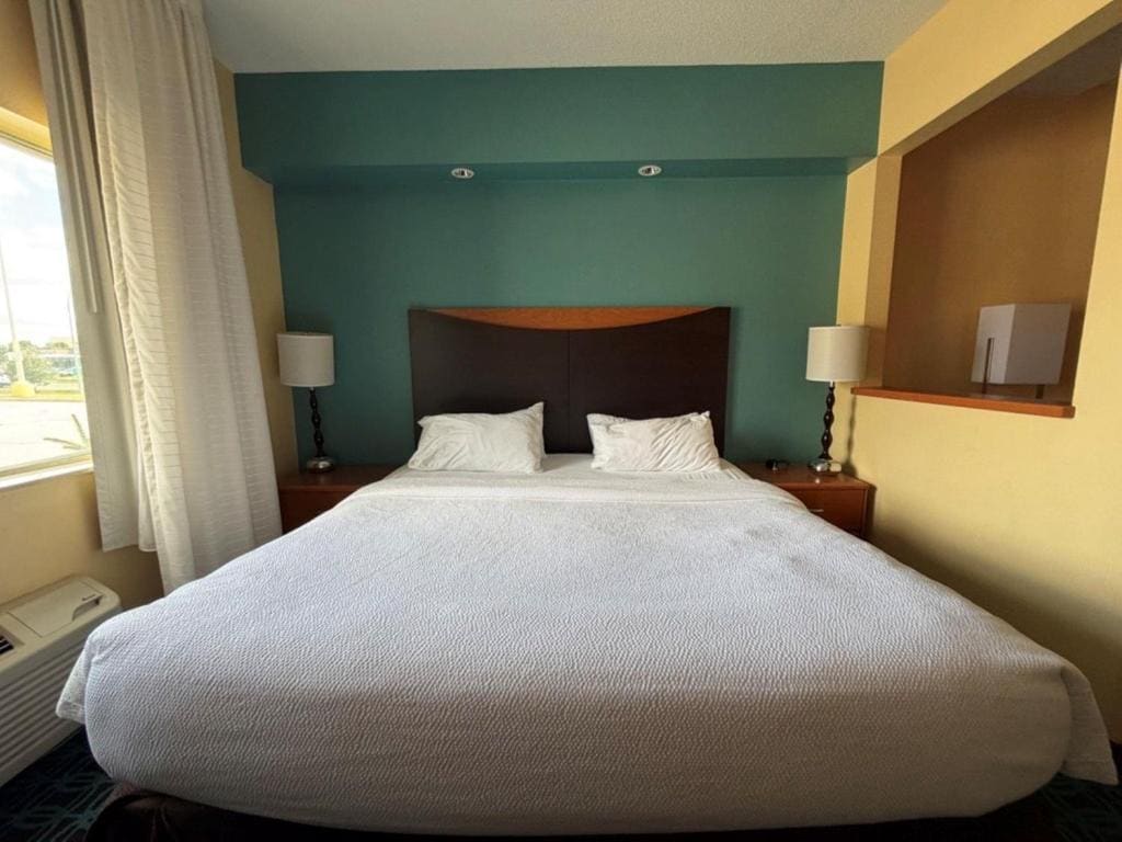 King Room with Sofa Bed - Non-Smoking room - Image 2
