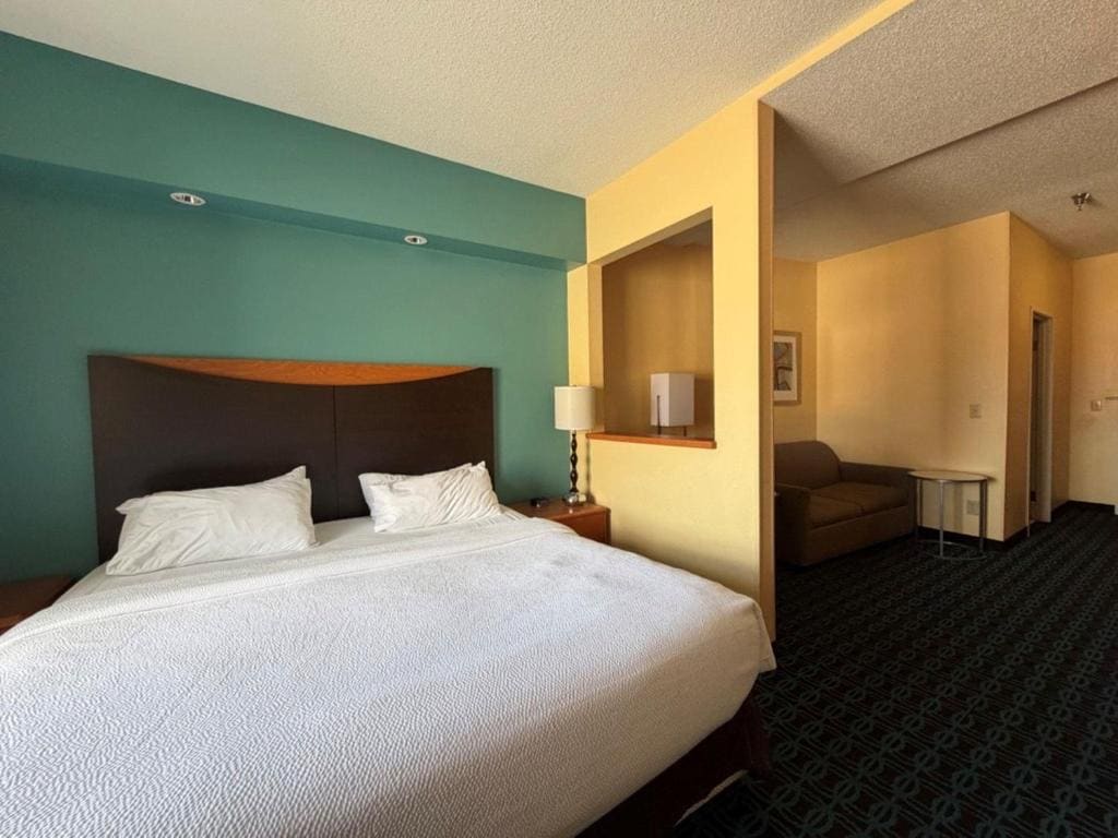 King Room with Sofa Bed - Non-Smoking room - Image 3