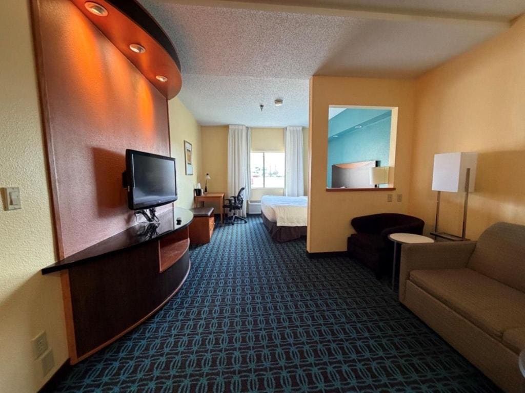 King Room with Sofa Bed - Non-Smoking room - Image 1