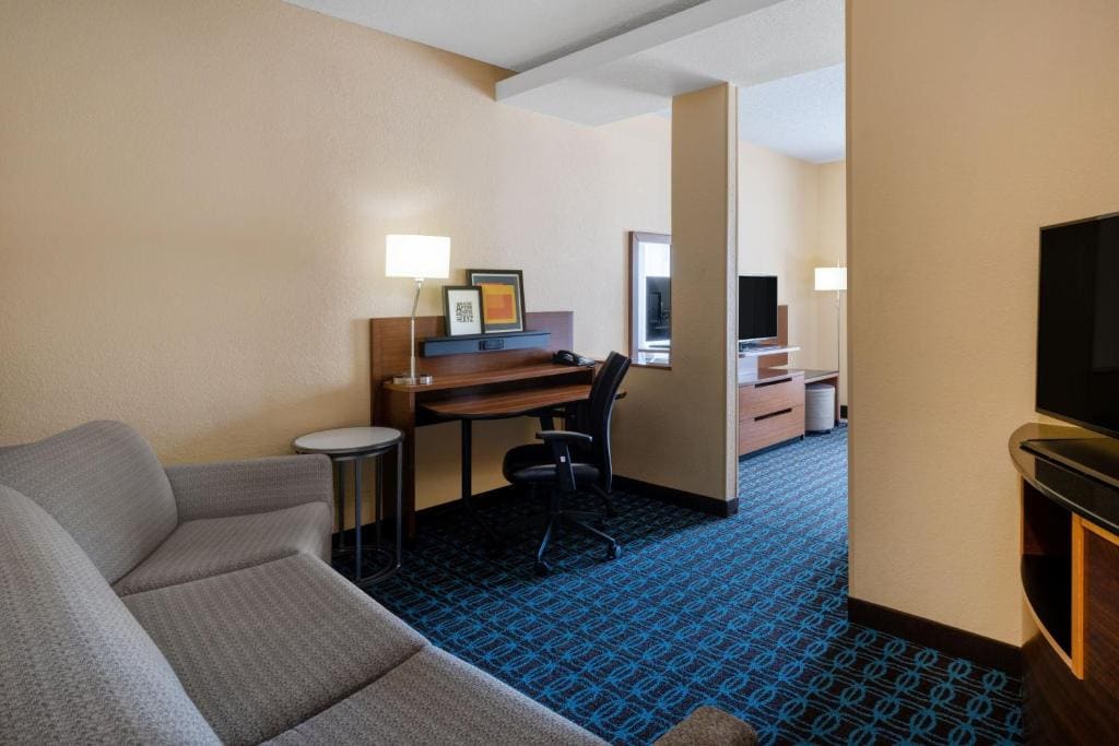 Studio with King Bed and Sofa Bed room - Image 3