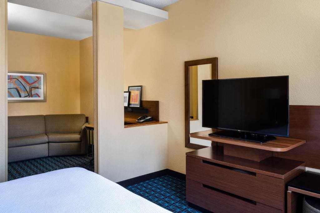 Studio with King Bed and Sofa Bed room - Image 2