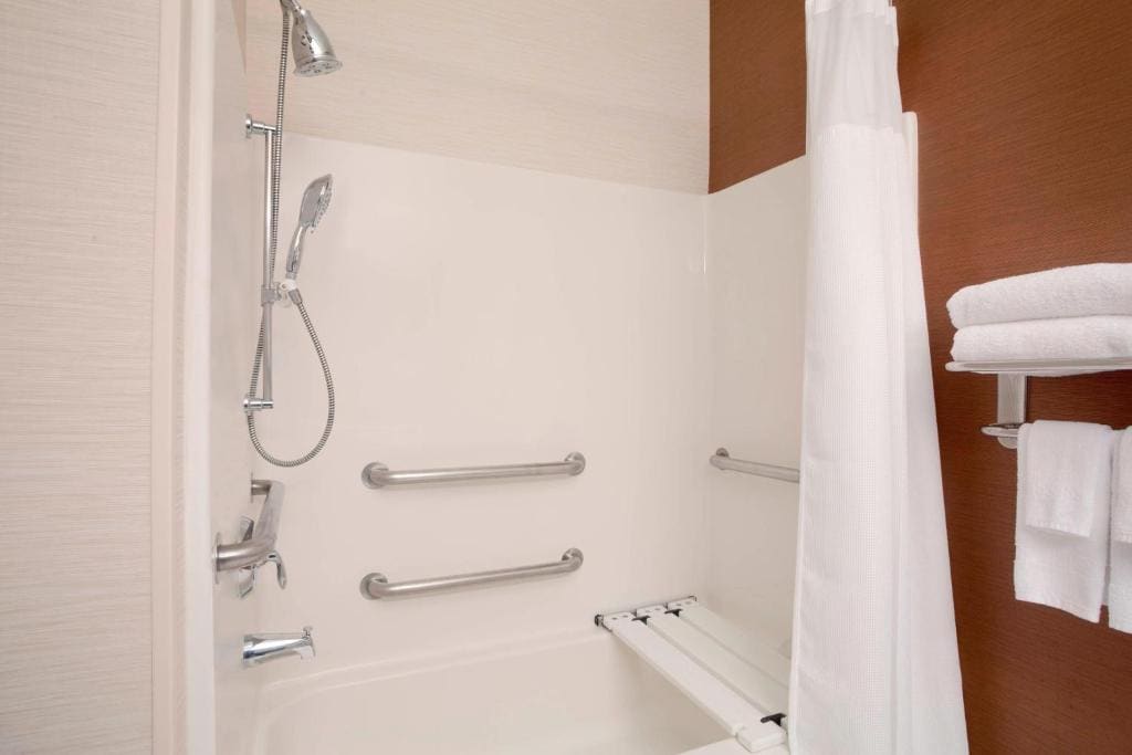 1 King Bed room - Image 2