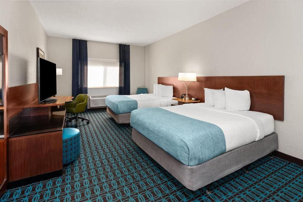 Queen Room with Two Queen Beds - Mobility/Hearing Accessible - Non-Smoking room - Image 1
