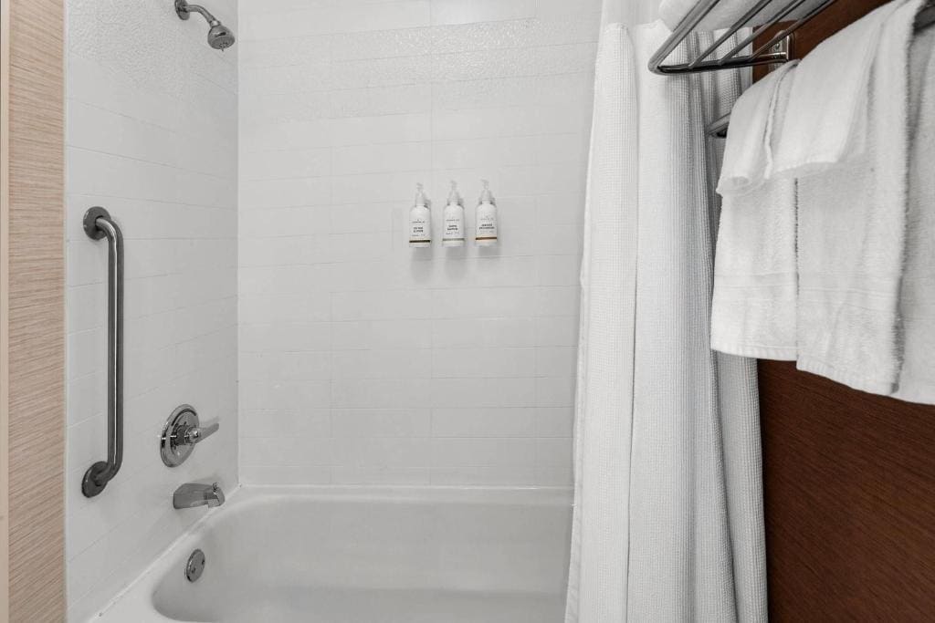 Executive King Suite - Non-Smoking room - Image 2