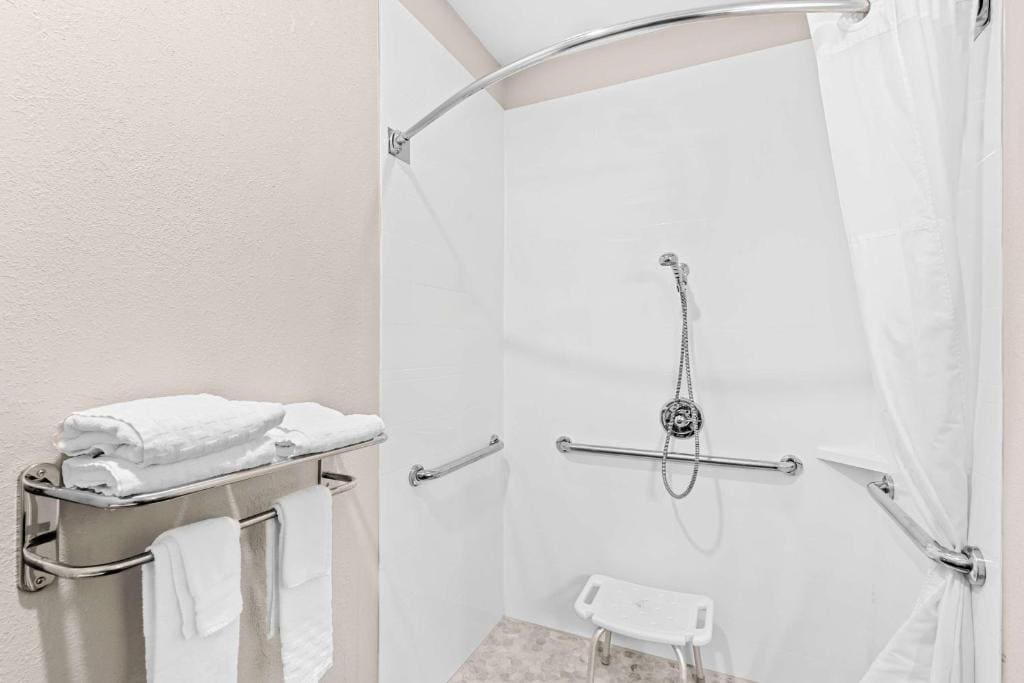 King Room - Mobility Accessible with Roll-in Shower room - Image 1