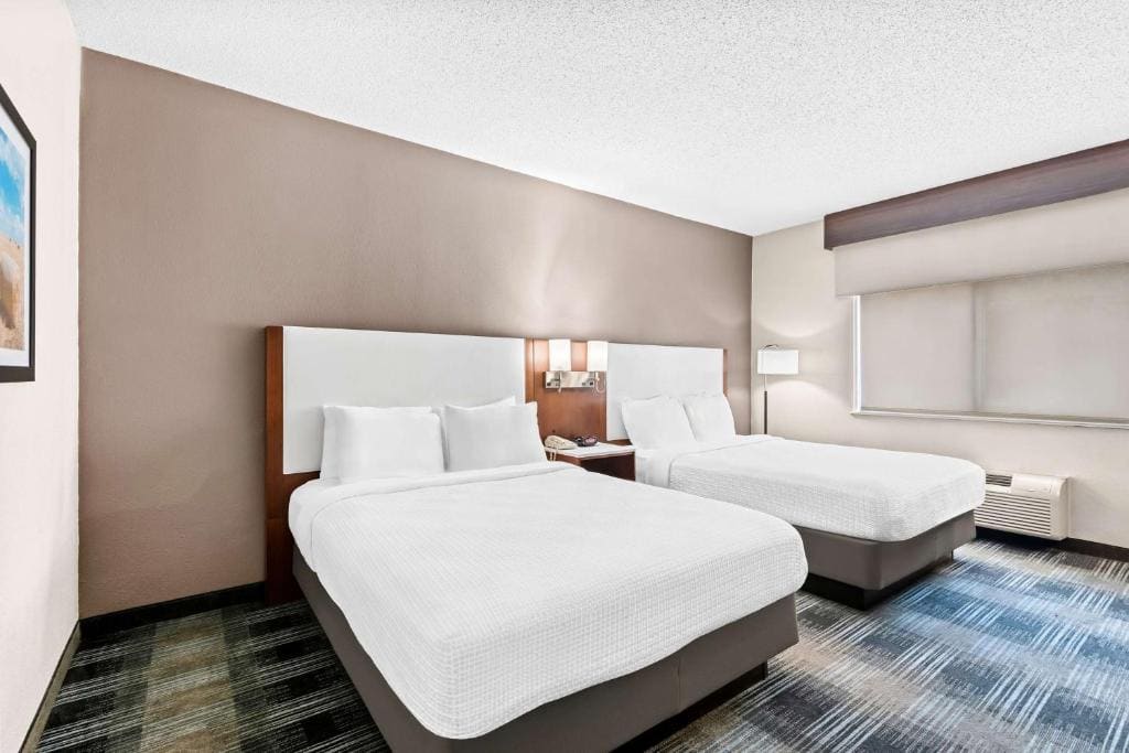 Queen Room with Two Queen Beds room - Image 1