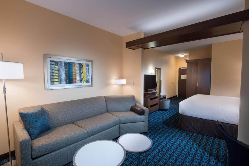 Studio with King Bed and Sofa Bed - Hearing Accessible room - Image 1