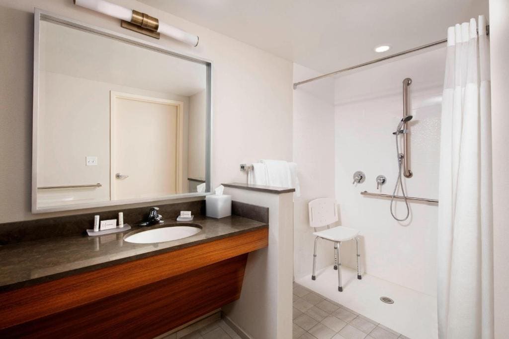 King Guest Room room - Image 2