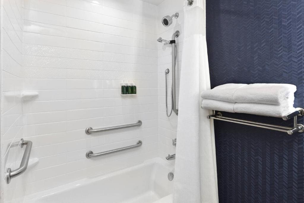King Suite with Sofa Bed room - Image 3