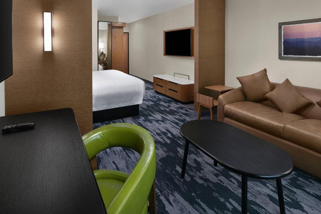 King Suite with Sofa Bed room - Image 2