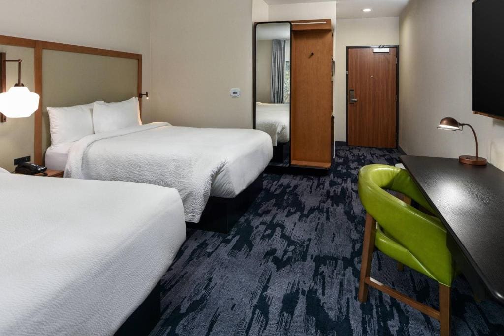 Room with Two King Beds - Hearing Accessible room - Image 3