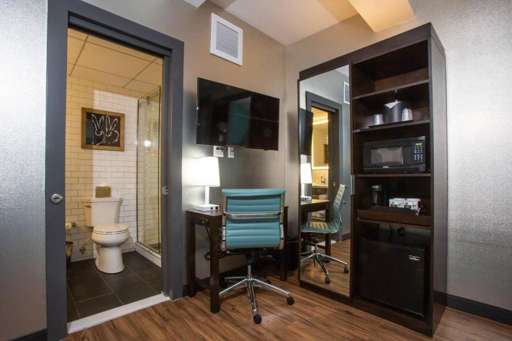 Studio with King Bed and Sofa Bed room - Image 2